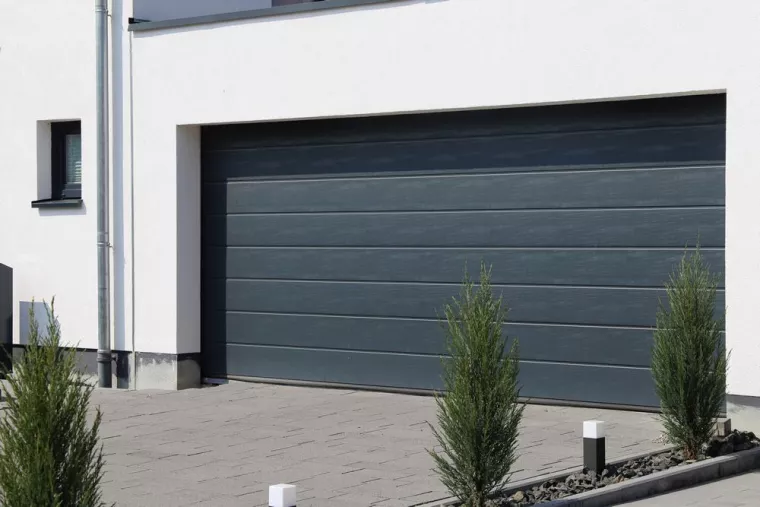 Quel est le meilleur modèle entre une porte de garage avec portes basculantes ou sectionnelles ?, Mougins, Envol et fermetures